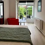 3 Bedroom With Own Garden Close To Main Trainstation Appartement Gent