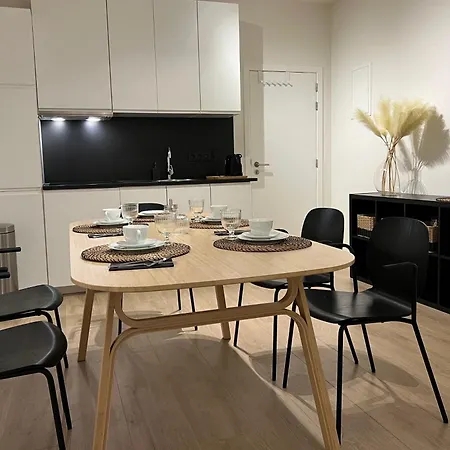 3 Bedroom With Own Garden Close To Main Trainstation