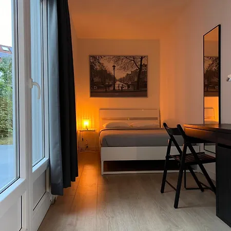 3 Bedroom With Own Garden Close To Main Trainstation *