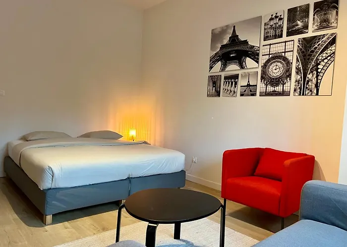 Apartment 3 Bedroom With Own Garden Close To Main Trainstation *