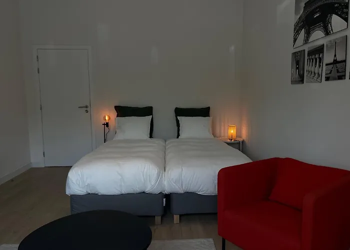 3 Bedroom With Own Garden Close To Main Trainstation