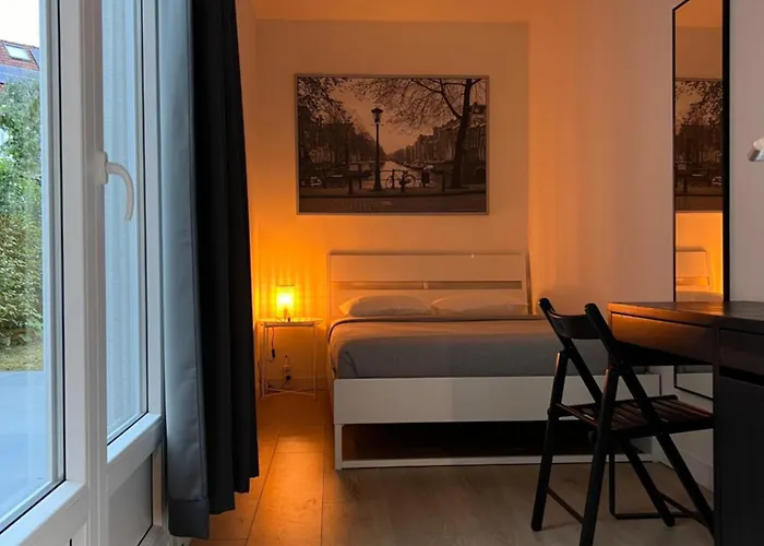 3 Bedroom With Own Garden Close To Main Trainstation *