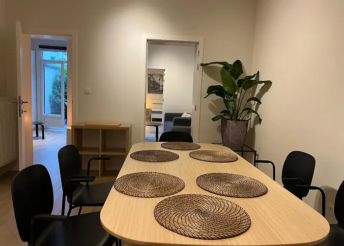 3 Bedroom With Own Garden Close To Main Trainstation شقة خنت